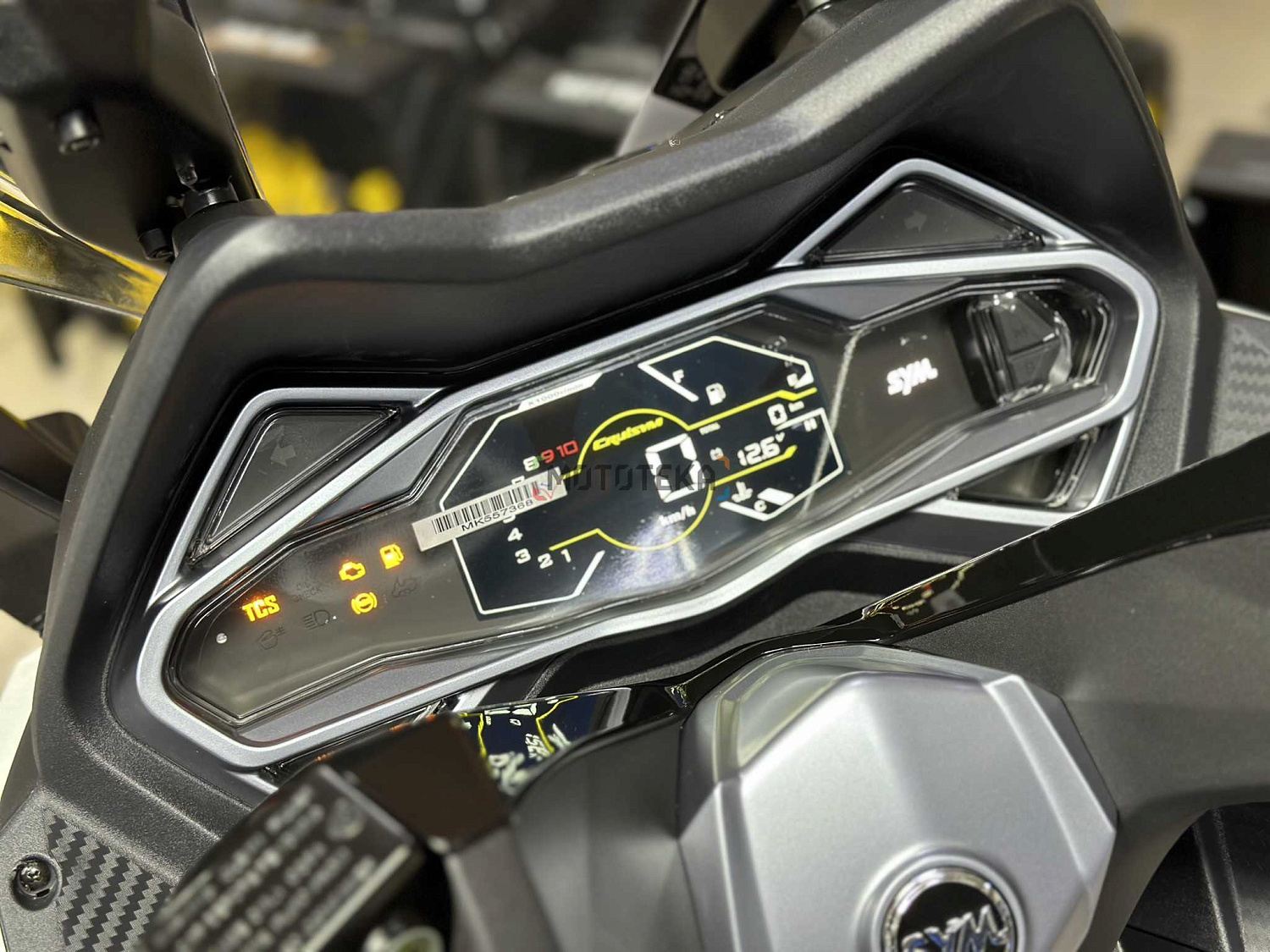 Максискутер SYM (Сим) CRUiSYM a 300 белый с ПТС