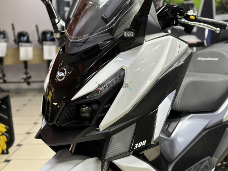 Максискутер SYM (Сим) CRUiSYM a 300 белый с ПТС - купить с доставкой, по выгодной цене в интернет-магазине Мототека