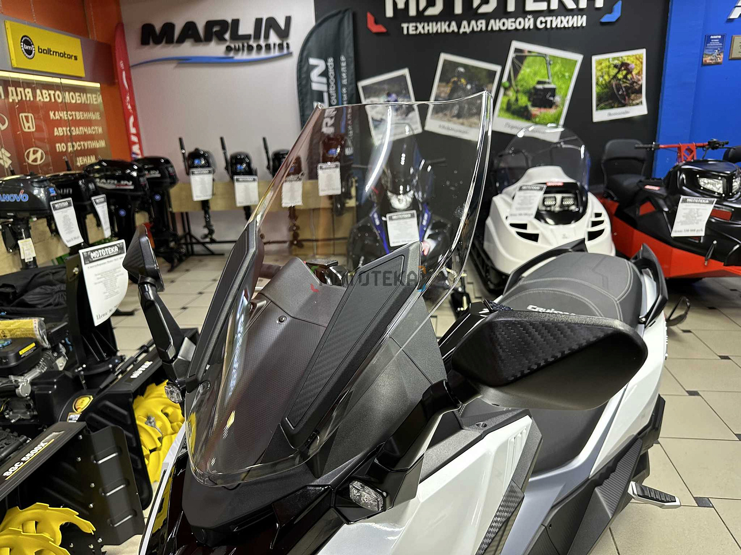 Максискутер SYM (Сим) CRUiSYM a 300 белый с ПТС